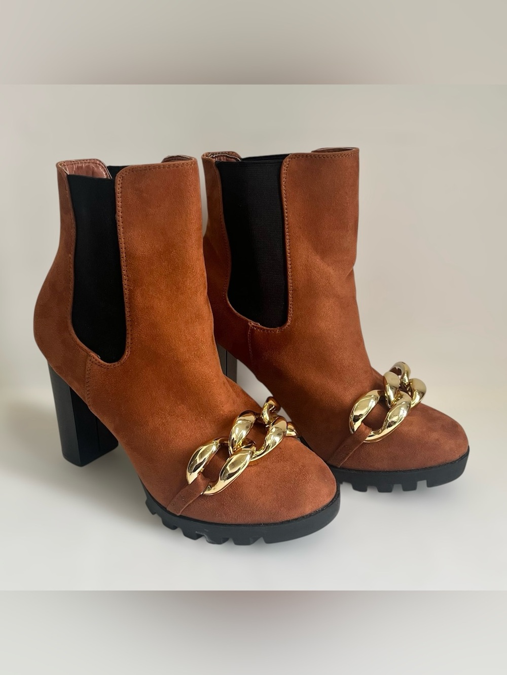 Cape Robbin Godzilla Chestnut Tan Suede Ankle Boots Gold Chain Block Heel Sz 11